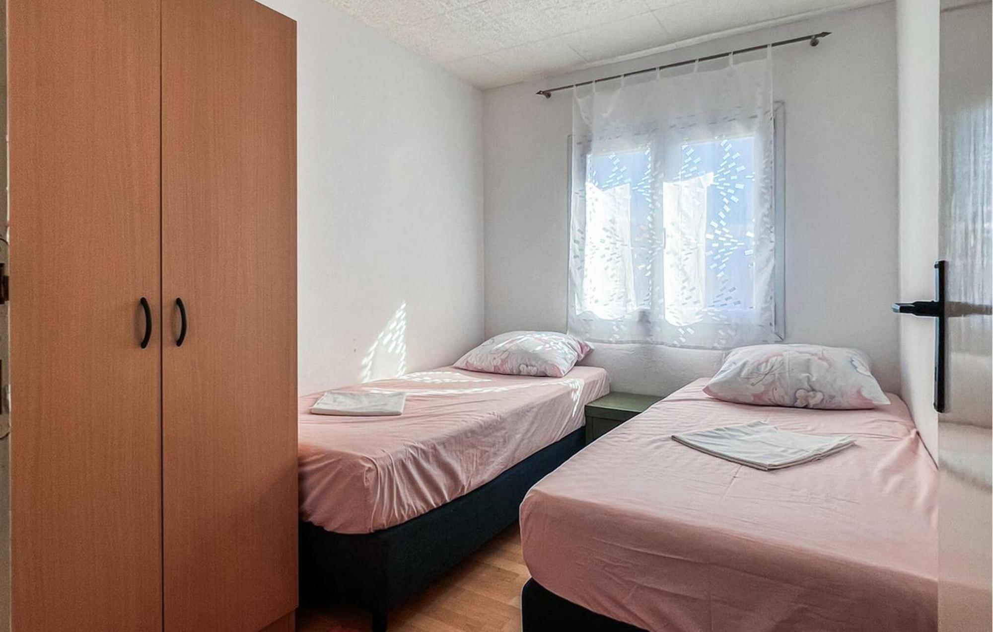 Beautiful Apartment In Vir With Wifi Exterior photo